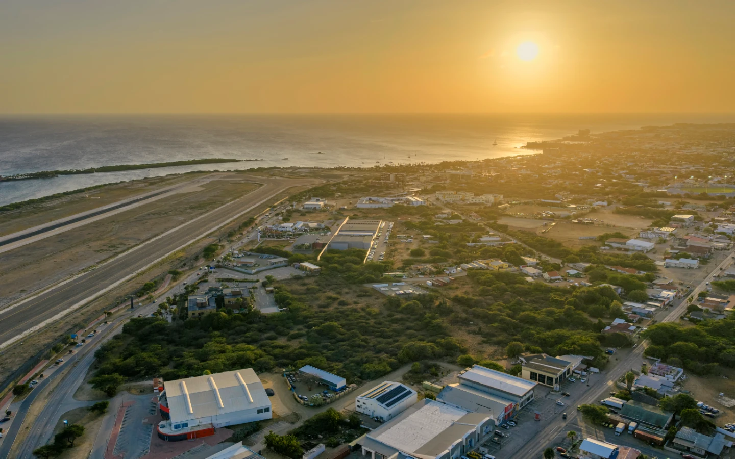 Minutes from Queen Beatrix Airport